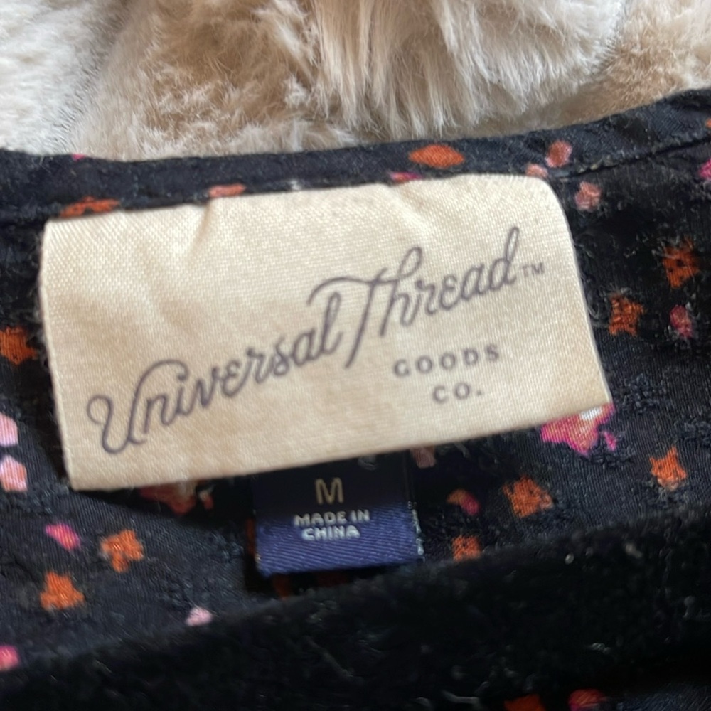 Universal Threads Country Floral Boho Blouse – Effortlessly Chic​ - Picture 2 of 6